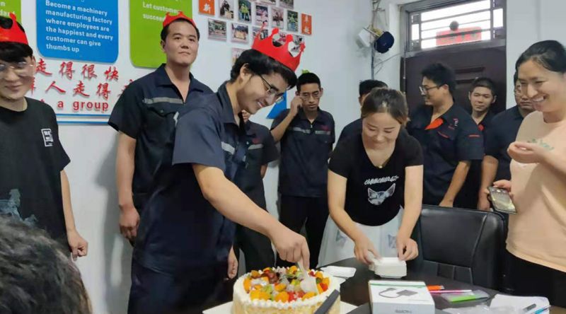 8月員工生日會(huì )